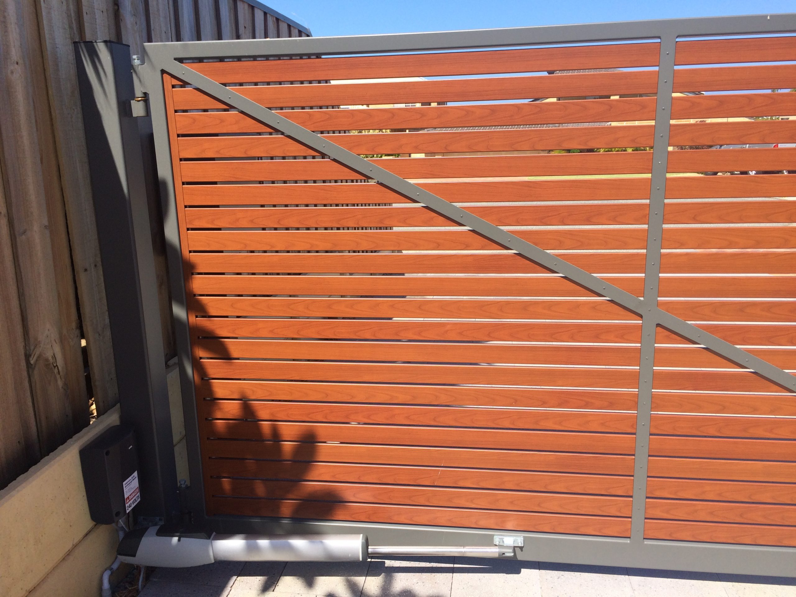 Smartwood Gates – Connolly - electric