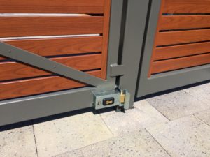 Smartwood Gates – Connolly - lock